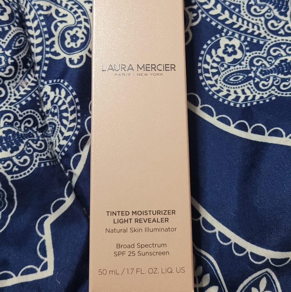 Laura Mercier Tinted Moisturizer Light Revealer Illuminator SPF 25 4W1 Tawny
